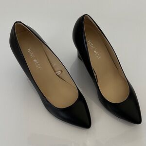 Nine West wedge pointy to black shoe. New.